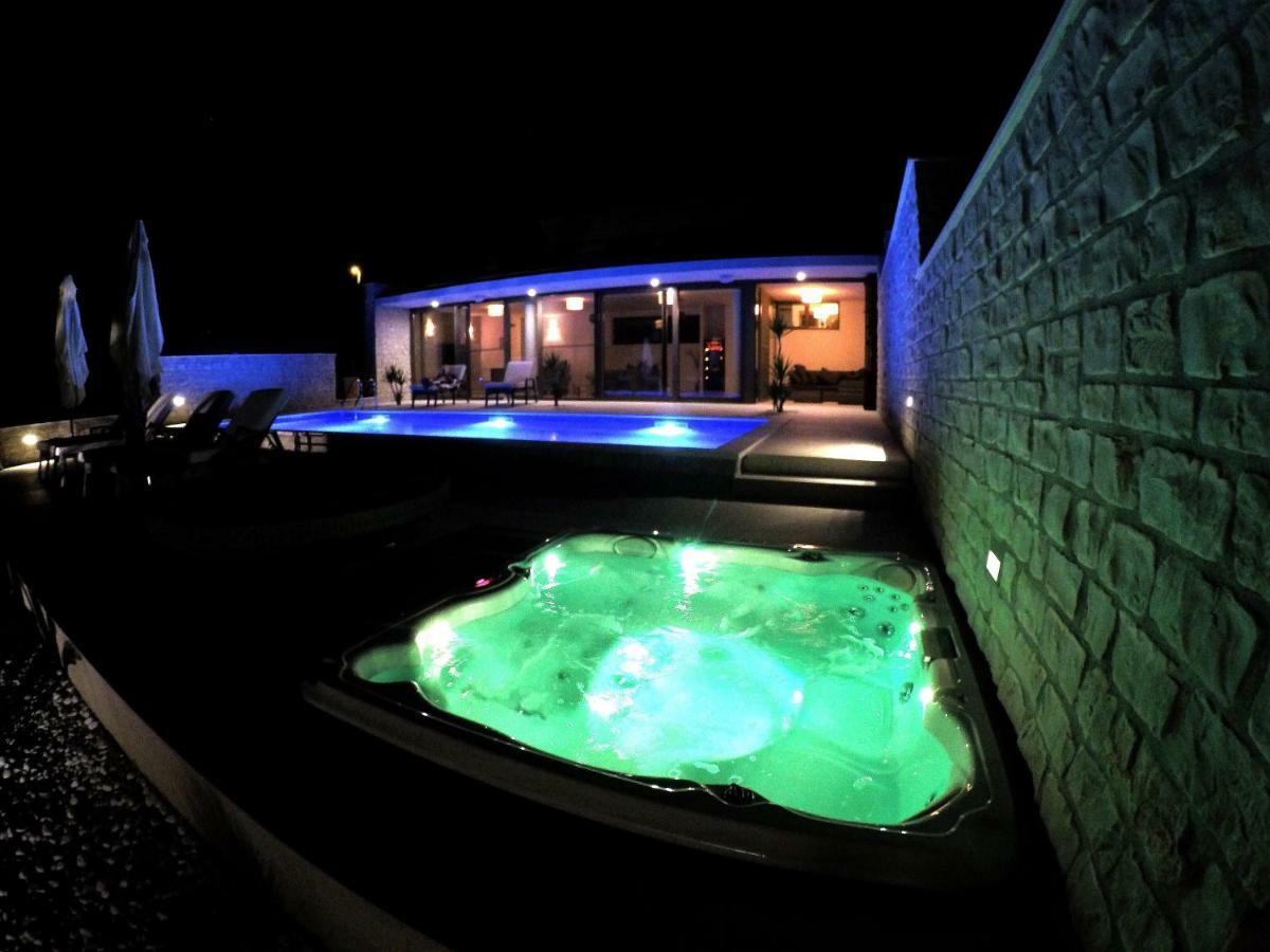 Villa Carisma Island 비스 외부 사진